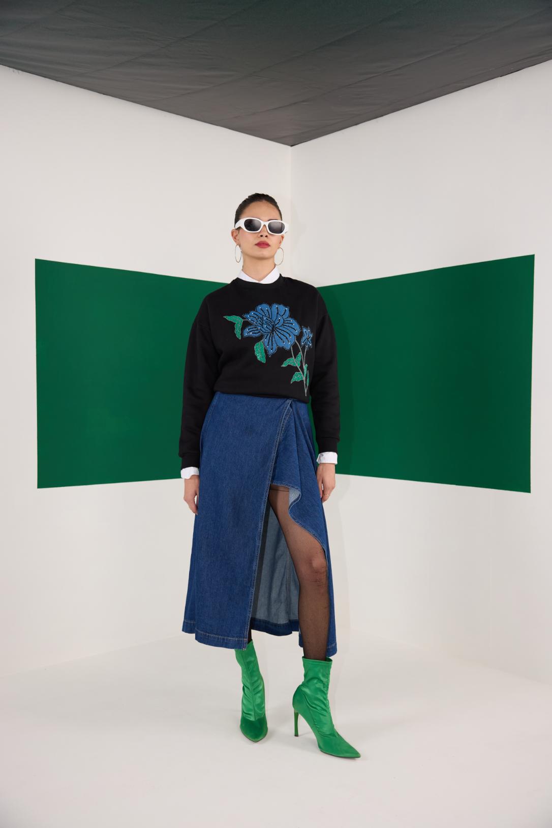 DENIM FLOWER SWEATSHIRT