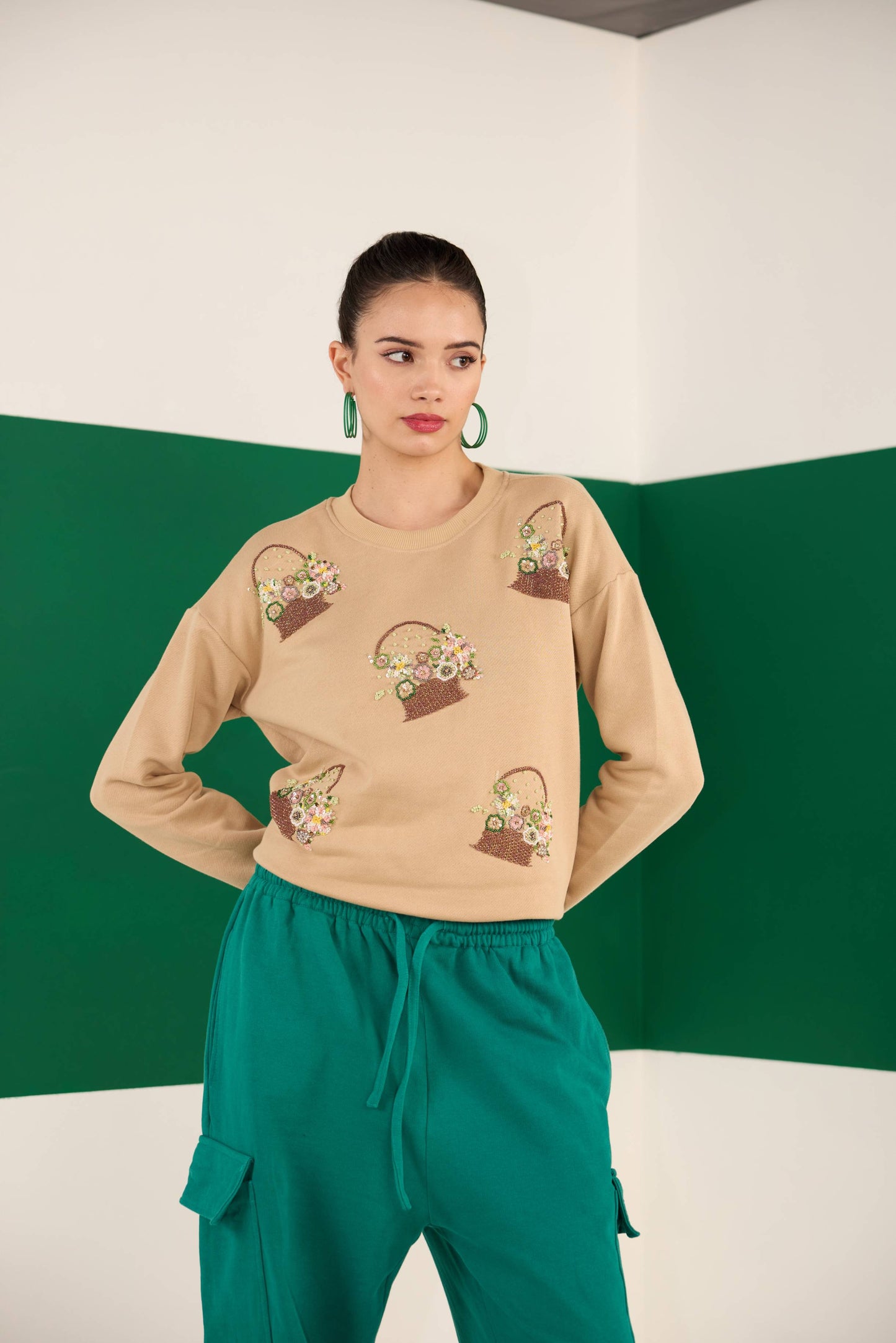 FLOWER BASKET SWEATSHIRT