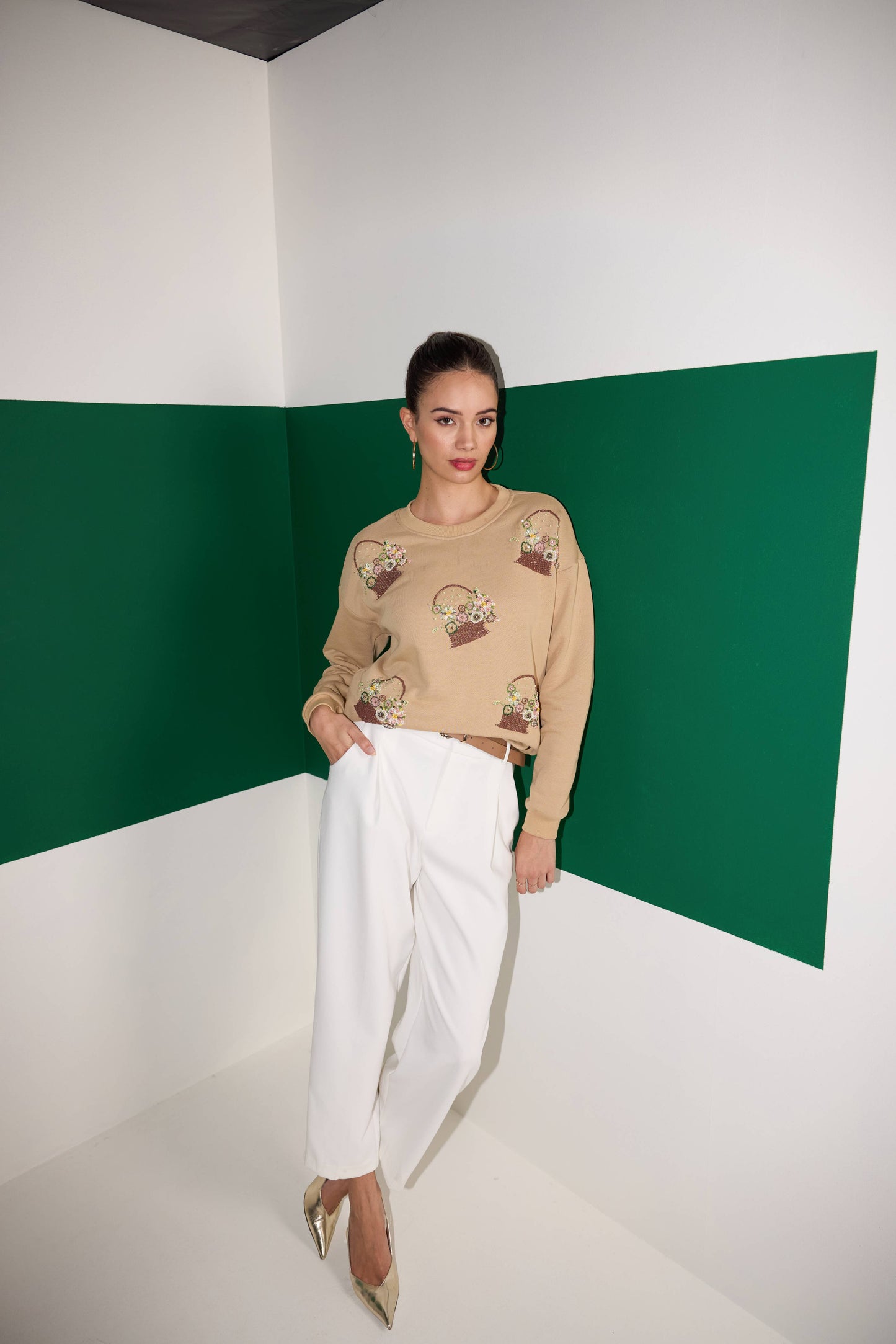 BROWN FLORAL SWEATSHIRT