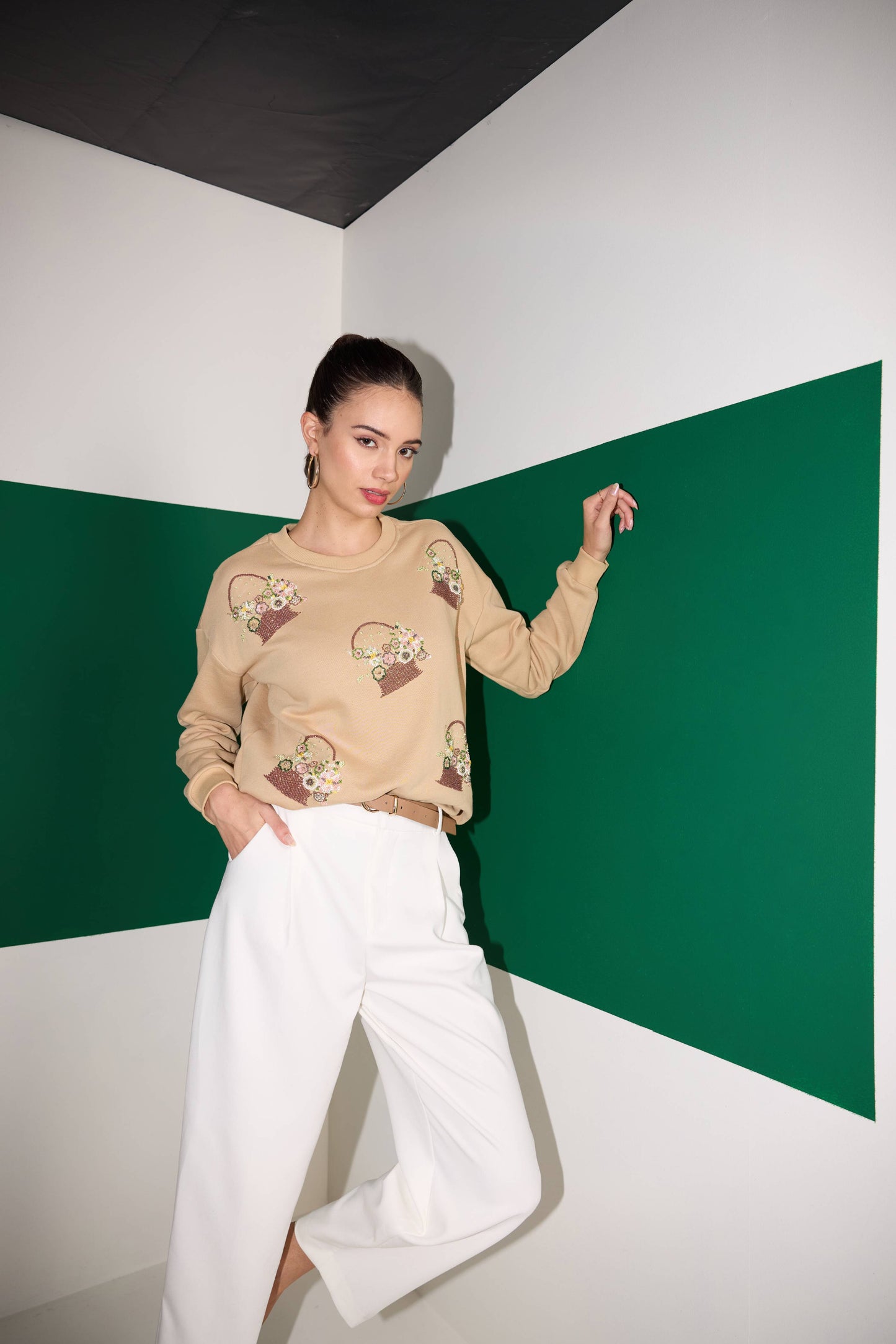 BROWN FLORAL SWEATSHIRT