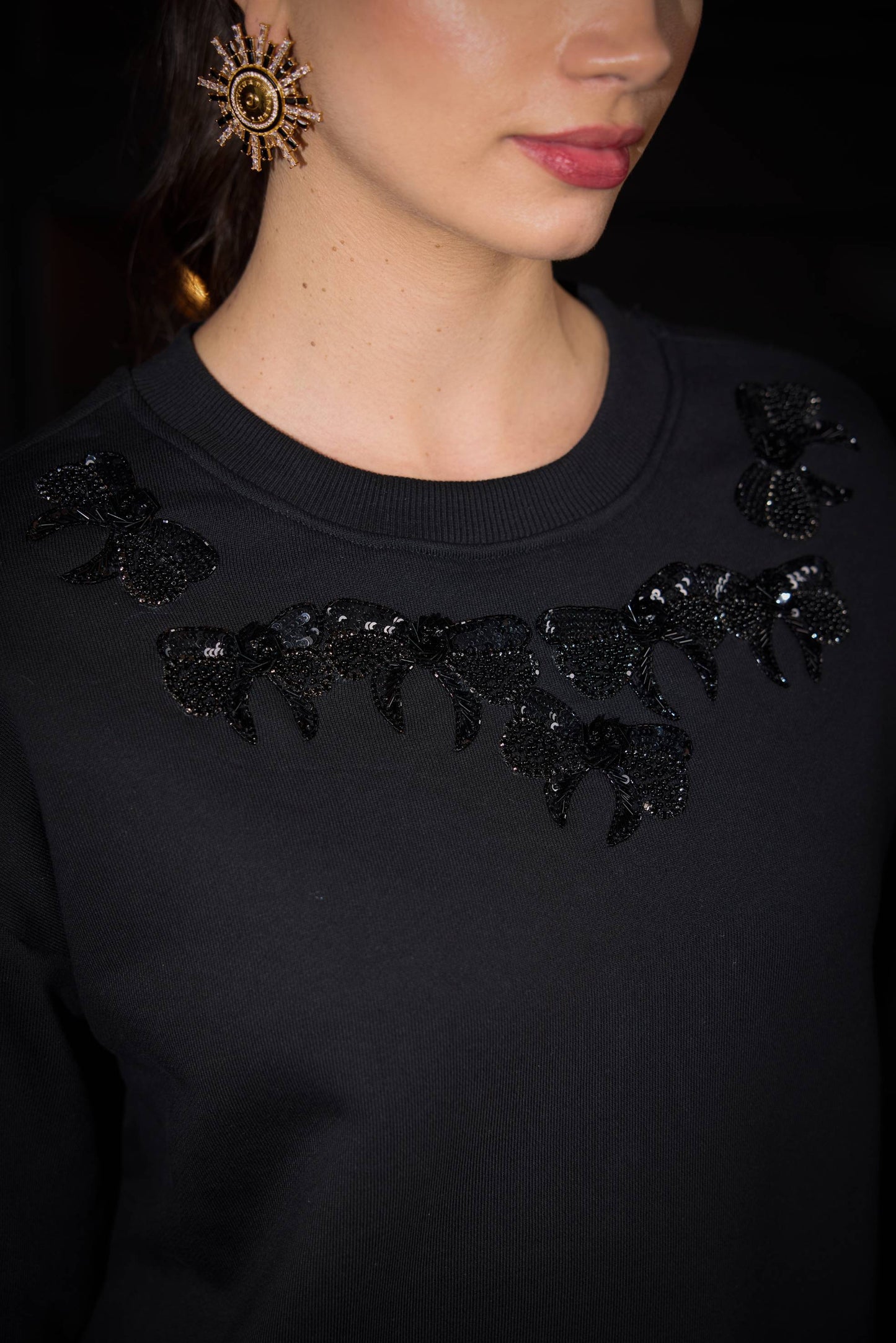 BLACK FLORAL SWEATSHIRT