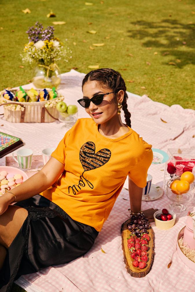 Love is in the air T-shirt