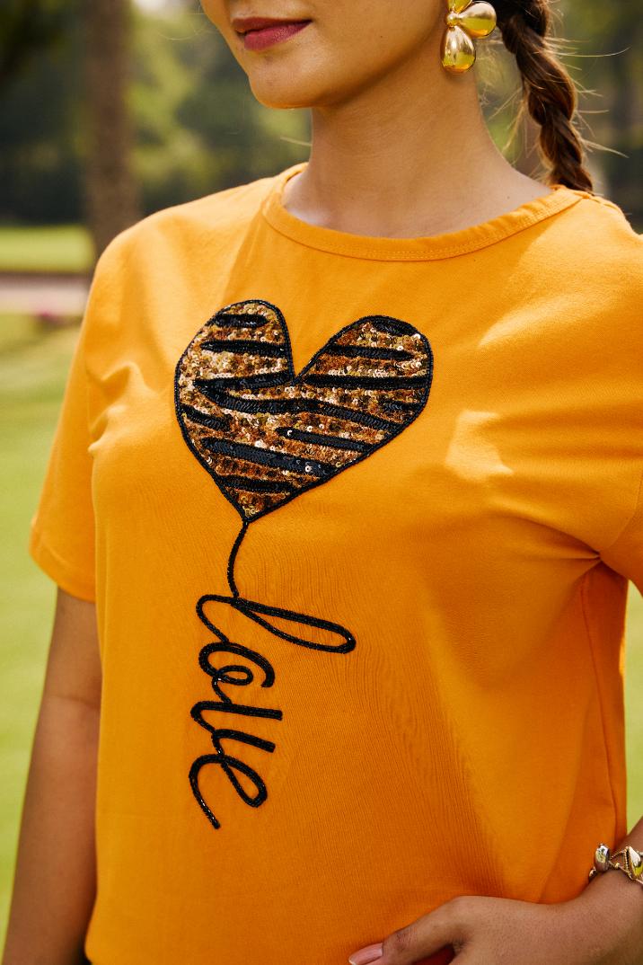 Love is in the air T-shirt